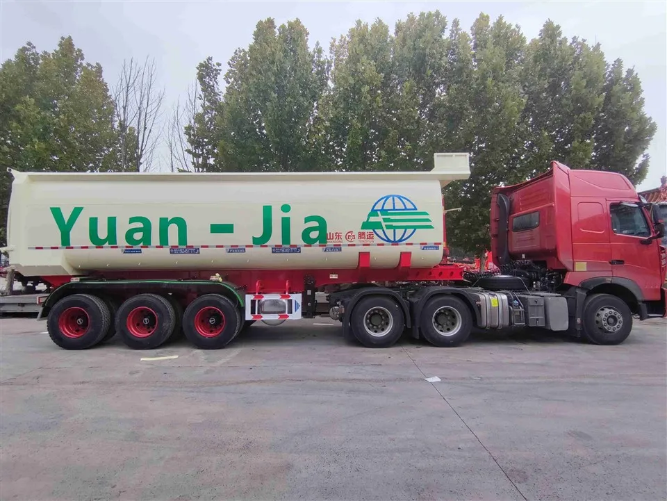 Zadný sklápač typu s nádržou